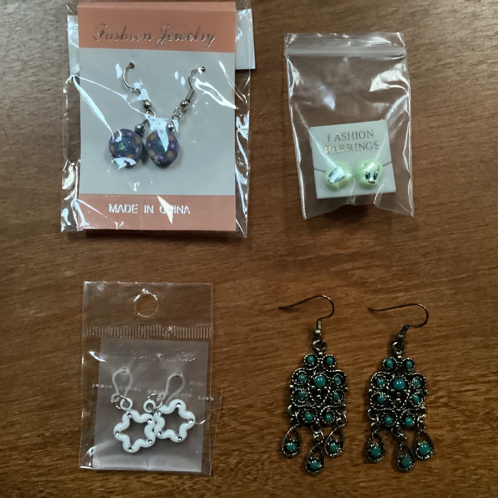 Fashion Jewelry/Earrings Bundle New 4 pairs